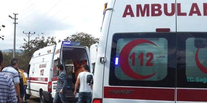 Fındık işçilerini taşıyan minibüs devrildi: 22 yaralı