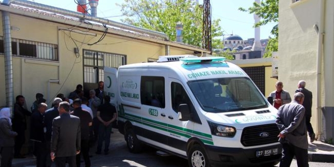 Gaziantep'te hafif ticari ara devrildi: 2 l