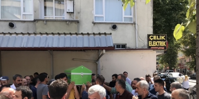 Sakarya'da pencereden düşerek ölen çocuk defnedildi