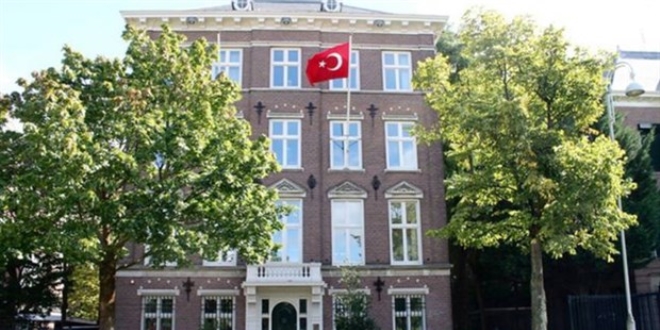 Türkiye'nin Amsterdam Başkonsolosluğu'na saldırı