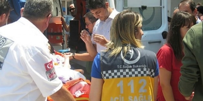 Rize'de elektrik ak�m�na kap�lan gen� k�z �ld�