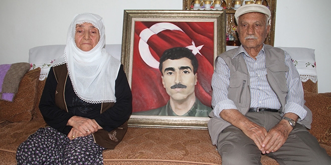 Teröristlerin şehit ettiği öğretmenin ailesi konuştu