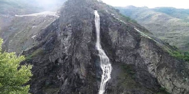 Dağı delip, yapay şelale yaptılar