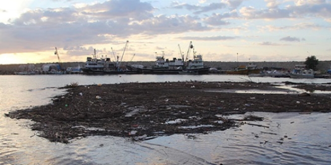 Ba�kan Y�lmaz, sel felaketinin zarar�n� a��klad�