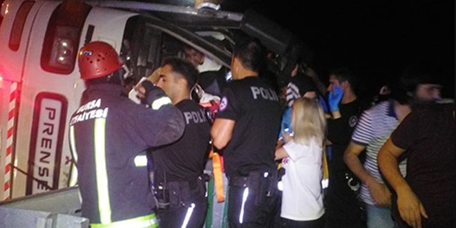 Öğrencileri taşıyan otobüs devrildi: 1 ölü, 38 yaralı