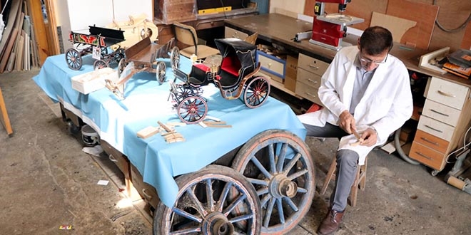 Eski ula��m ara�lar�n� minyat�rleriyle gelece�e ta��yor