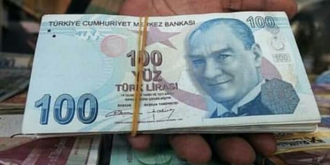 Katar vatandaşı parasını Türk lirasına çevirdi