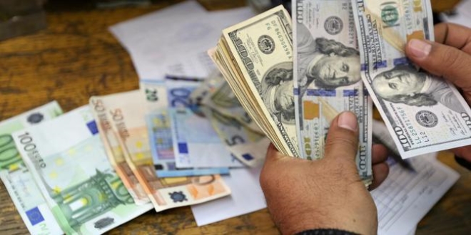 Bankaların Swap izni yüzde 25'e çekildi, dolar sert düştü