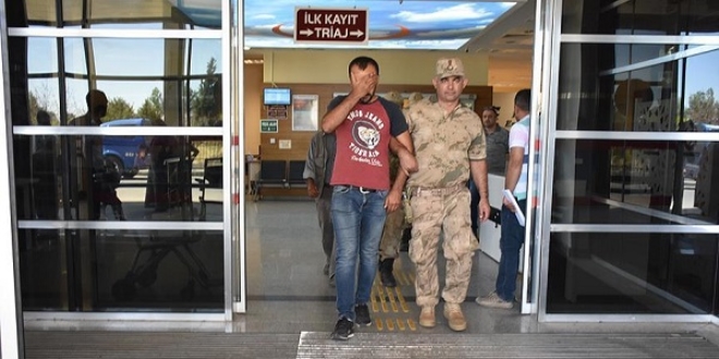 Askeri araca bombalı saldırı soruşturmasında 8 gözaltı