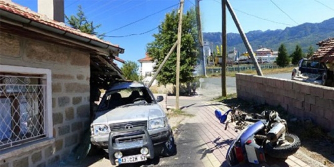 Kamyonetin çarptığı motosikletin sürücüsü öldü, eşi yaralandı