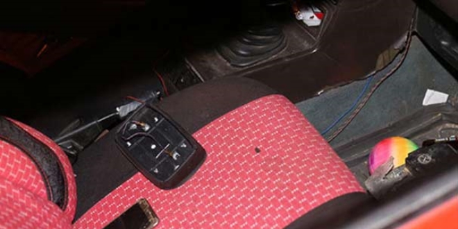 Ambulansa yeti�meye �al��an otomobile �arp�p ka�t�