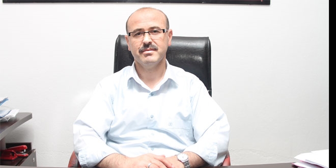 Sağlığı ve tasarruf için makam aracı yerine bisikleti tercih ediyor