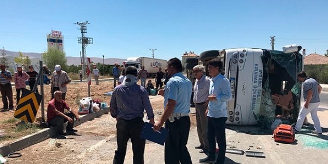 Yolcu midib�s� TIR'la �arp��t�: 9 yaral�