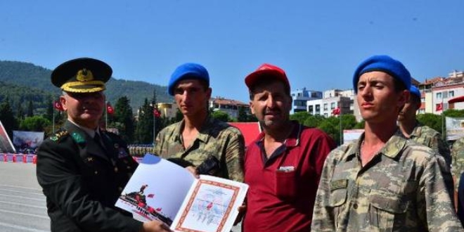 Manisa'da 4 bin 554 acemi er yemin etti