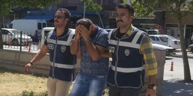 Sahte altınları bozdurmak isterken suçüstü yakalandı