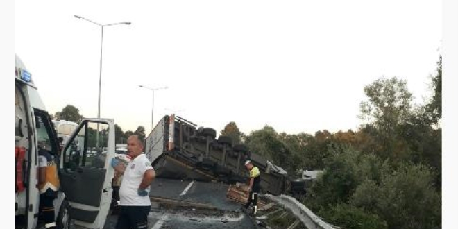 Samsun'da t�r trakt�re �arpt�: 2 �l�, 2 yaral�