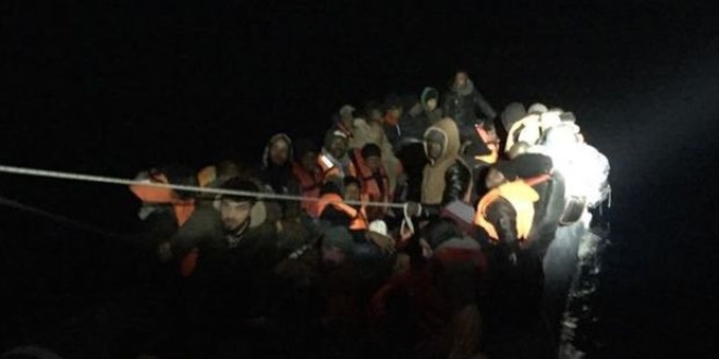 �zmir'de yakla��k 50 g��men yakaland�