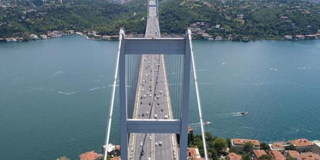 Boğaz trafiği 'yat yarışları' nedeniyle askıya alındı