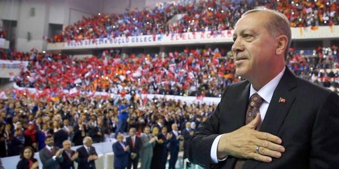 Erdoğan AK Parti Genel Başkanlığına yeniden aday gösterildi
