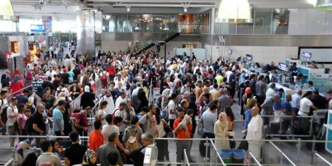 Atat�rk Havaliman�'nda bayram yo�unlu�u devam ediyor