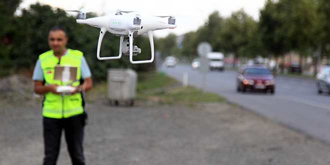 Samsun'da bayram ncesi 'drone' ile trafik denetimi
