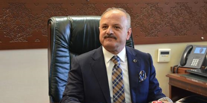 Vali Çakacak, çocuklara 'kırmızı düdük' dağıttı