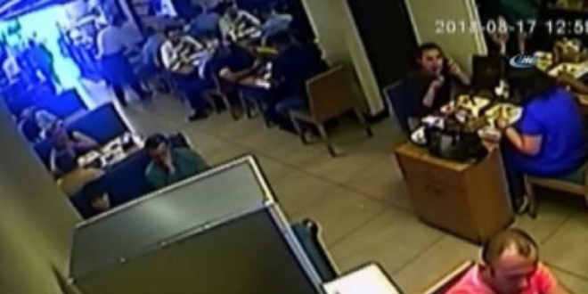 Rüşvet alırken yakalanan 2 zabıta memuru tutuklandı