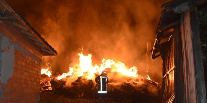 Sekizi birden cay�r cay�r yand�