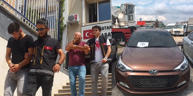 �ald�klar� otomobilleri cami otoparklar�nda sakl�yorlard�