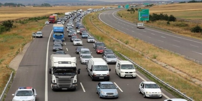 Anadolu Otoyolu'nda 30 kilometrelik araç kuyruğu