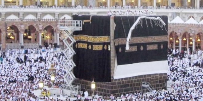 Kabe'nin örtüsü değişiyor