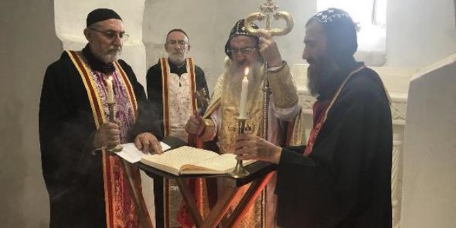 Tapuları alınan 2 kilise, 30 yıl sonra ibadete açıldı