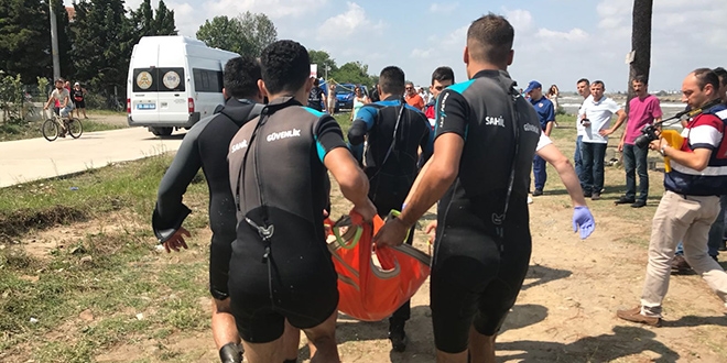 Samsun'da 4 ki�i denizde bo�uldu