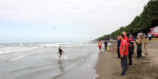 Sinop'ta denize giren 12 ya��ndaki �ocuk kayboldu