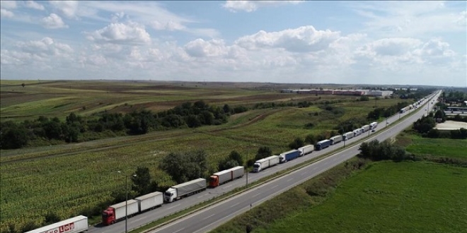 Kapıkule'de tır kuyruğu 15 kilometreye uzadı