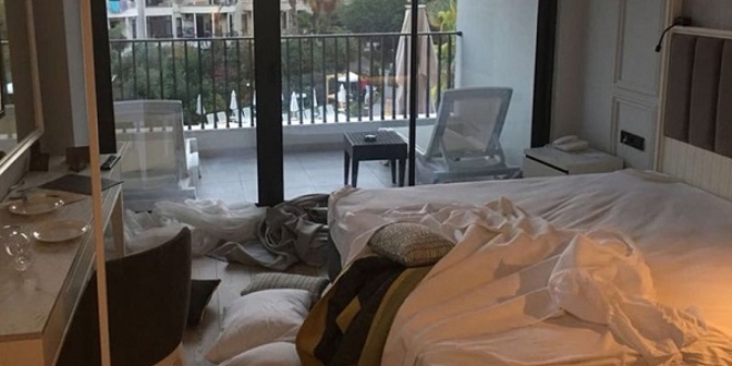 Otel odasına zarar veren turistler havalimanında yakalandı