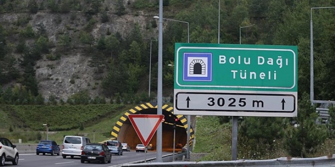 Bolu Dağı'ndan 4 günde rekor sayıda araç geçti