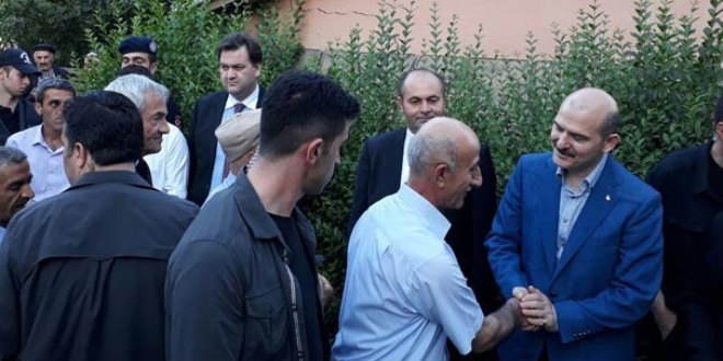 Bakan Soylu bayram namazını Beytüşşebap'ta kıldı