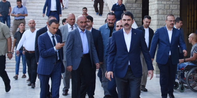 Bakan Kurum'un ilk bayram ziyareti kimsesiz çocuklara