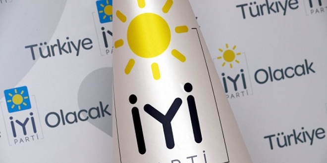 İYİ Parti'de '15 Temmuz' istifası
