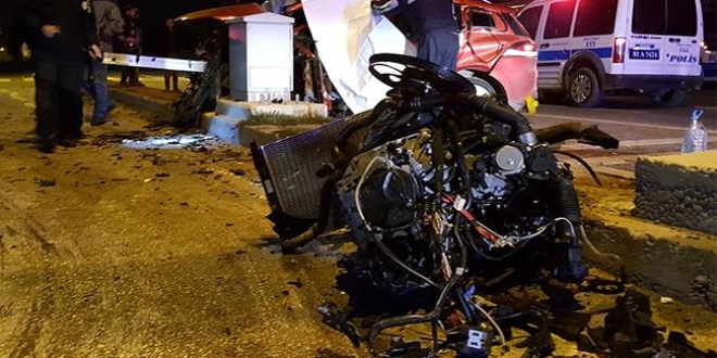 Çorum'daki kazada sürücü öldü, aracın motoru yola fırladı
