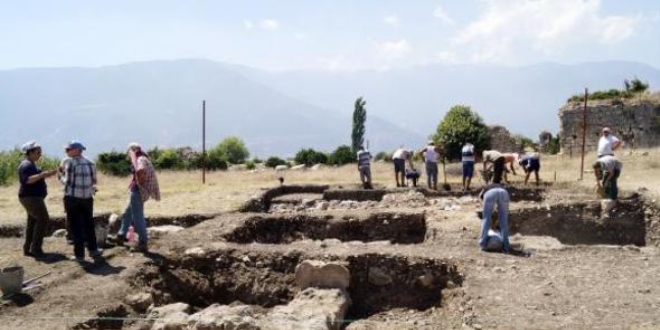 Limyra antik kent kazıları başladı