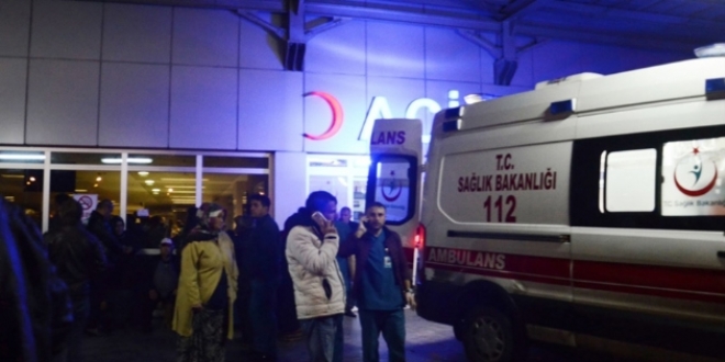 Ba�kentte iki otomobil �arp��t�: 1 �l�, 3 yaral�