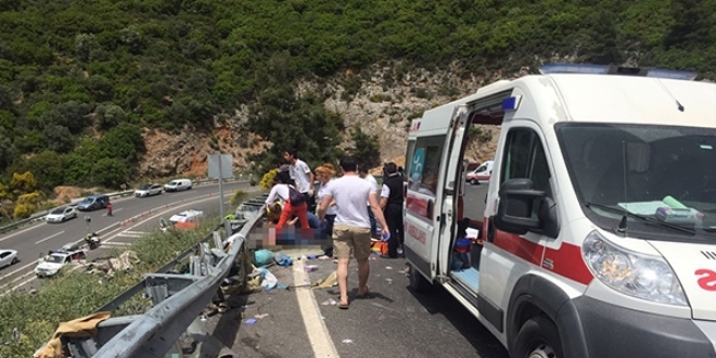 Tur otob�s�n�n alt�nda kalan kad�n yolcu �ld�