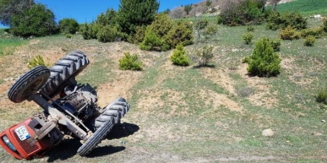 Kırıkkale'de piknik yolunda traktör devrildi: 25 yaralı