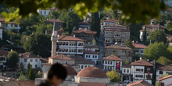 Turistler, Safranbolu'da 'çifte bayram' yaşattı
