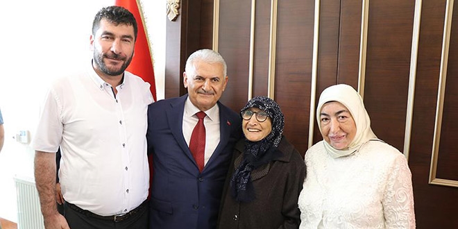 TBMM Başkanı Yıldırım hemşehrileriyle bayramlaştı