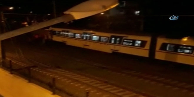 İzmir tren raydan çıktı, faciadan dönüldü