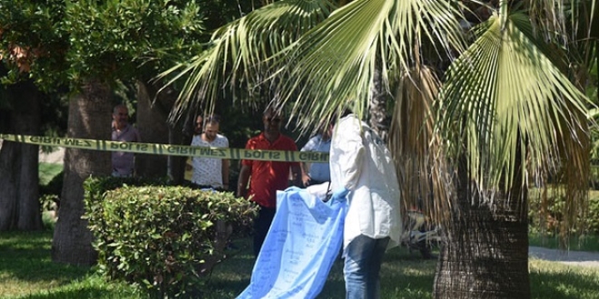 Antalya'da parkta erkek cesedi bulundu