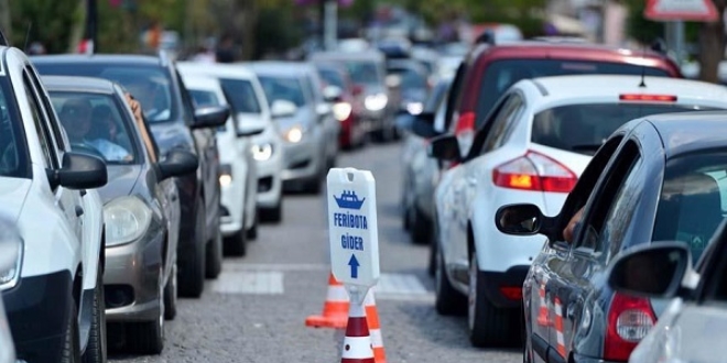 Tatilcilerin d�n�� yolculu�u s�r�yor